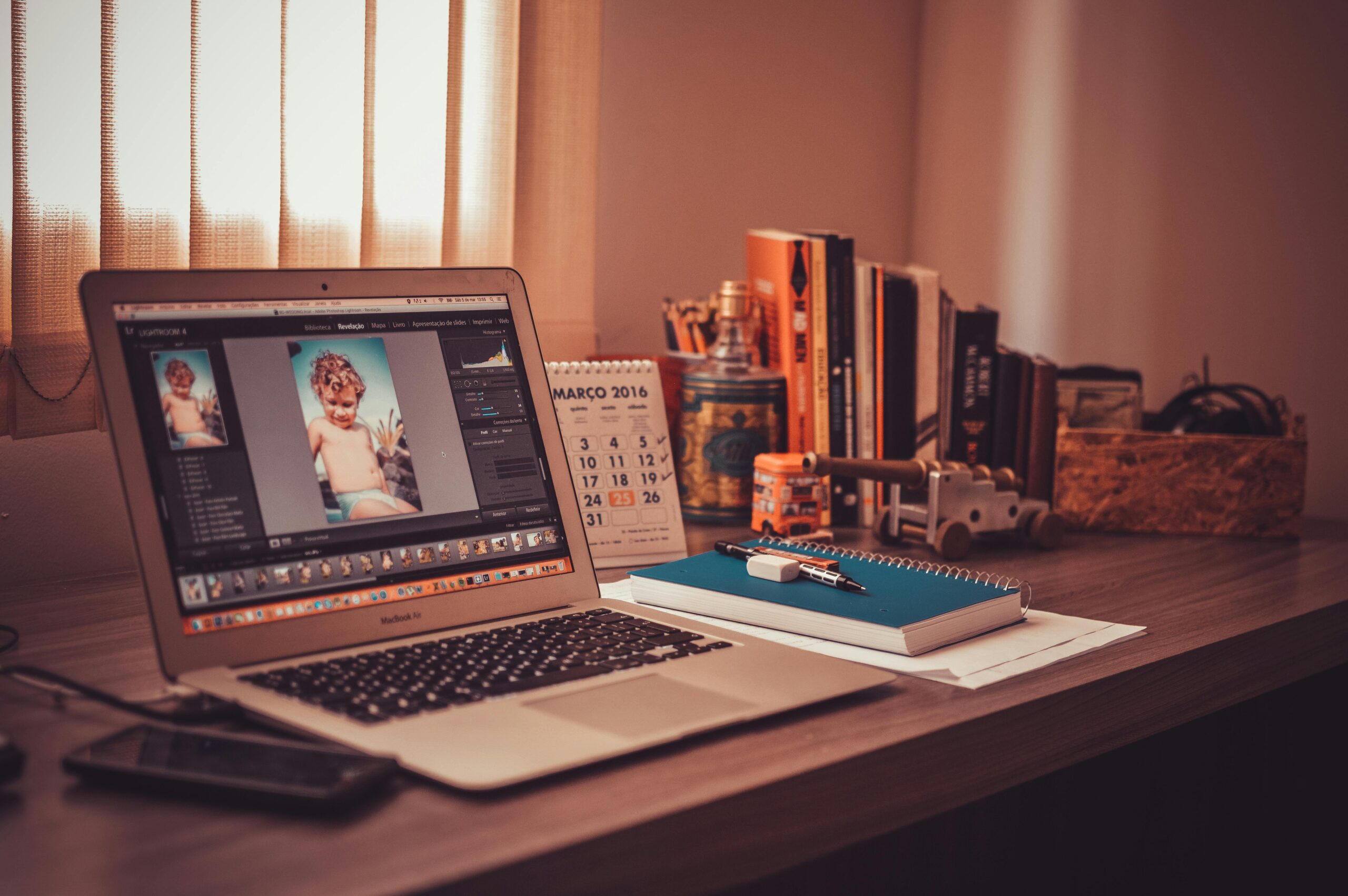 How to Start Freelancing with Mobile Phone in Pakistan (Guide 2025)