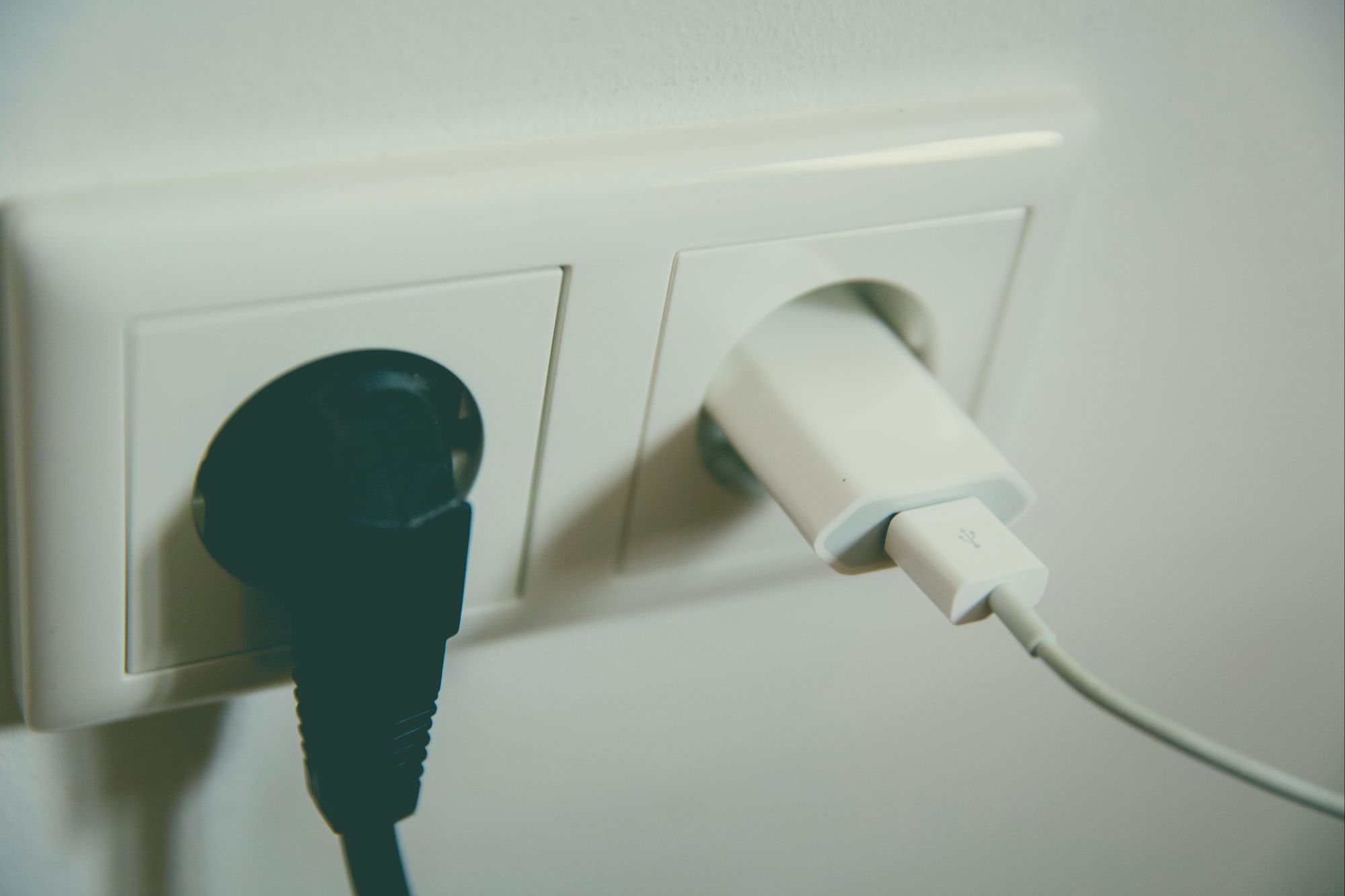 Unplug Chargers to save Electricity in Pakistan 